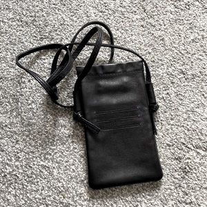 Madewell Leather Crossbody Phone and Card Holder in Black